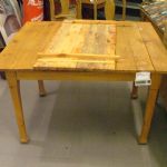 392 3215 DINING TABLE